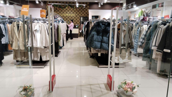 Магазин Валентина, г. Тула, ТРЦ Макси - проход 180 см