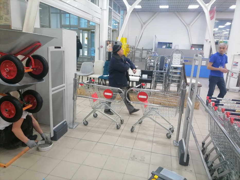 Гипермаркет Сом, г. Нижний Тагил, ул. Красноармейская 79 - проход 210 см0