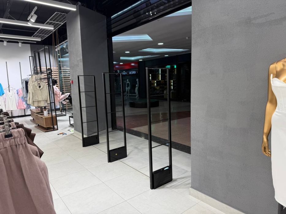 Магазин Butterfly, г. Барнаул, ТРЦ Арена - проход 260 см1