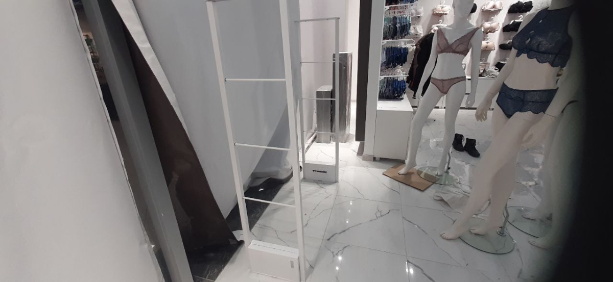 Магазин SERGE, г. Брянск, ТРЦ АЭРОПАРК - проход 160 см1