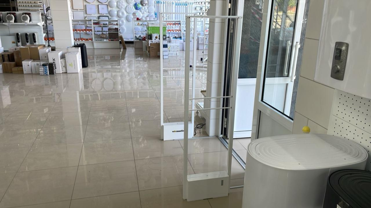 Магазин ПланетаСтрой, г. Мариуполь, Зелинского 112 - проход 160 см2