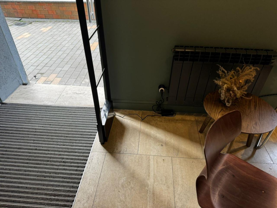 Магазин Тишина: Винил и Звук, г. Калининград, 1-й Октябрьский пр. 5 - проход 1 метр3