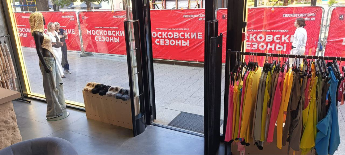 Магазин LasMolly, г. Москва, ул. Арбат 13 - проход 120 см0