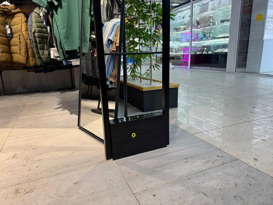 Магазин UNoW, г. Красноярск, ул. 60 лет Октября 48 - проход 120 см4