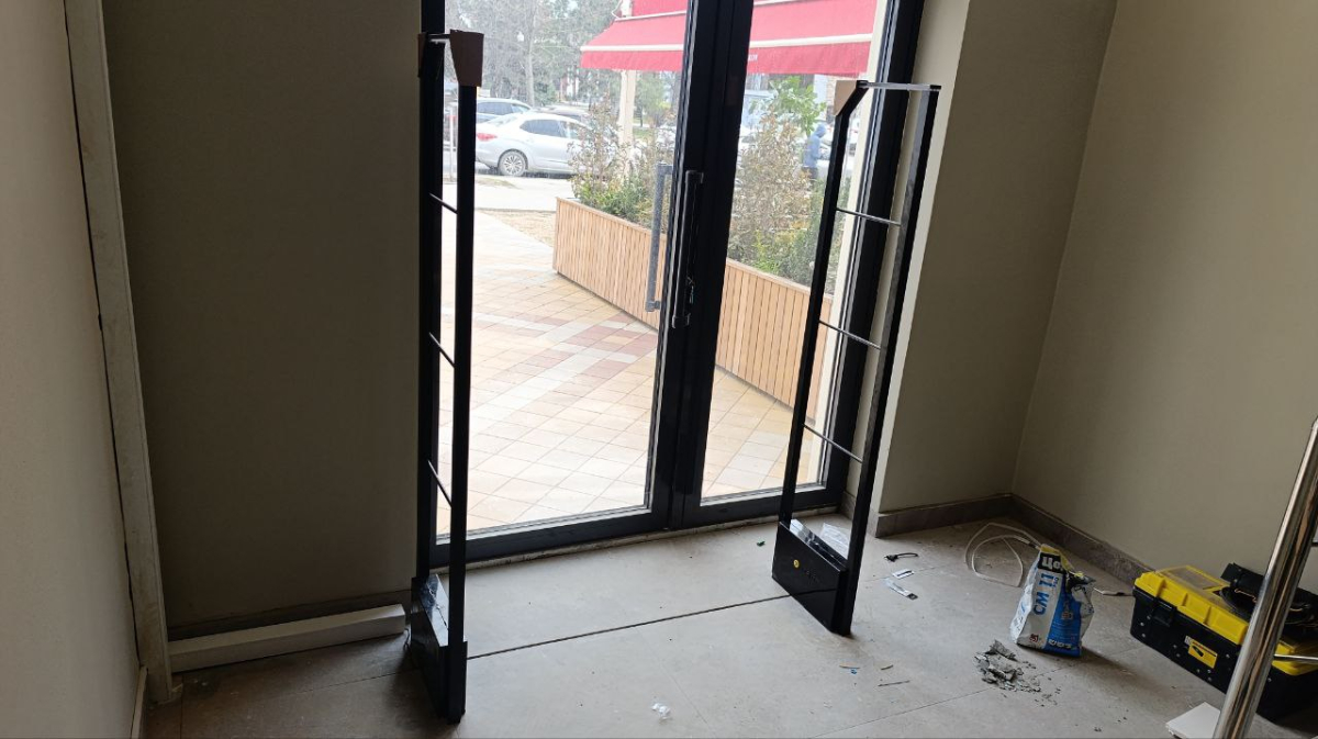 Магазин Мюнхен, г. Краснодар, ул. Красная 127 - проход 1 метр1