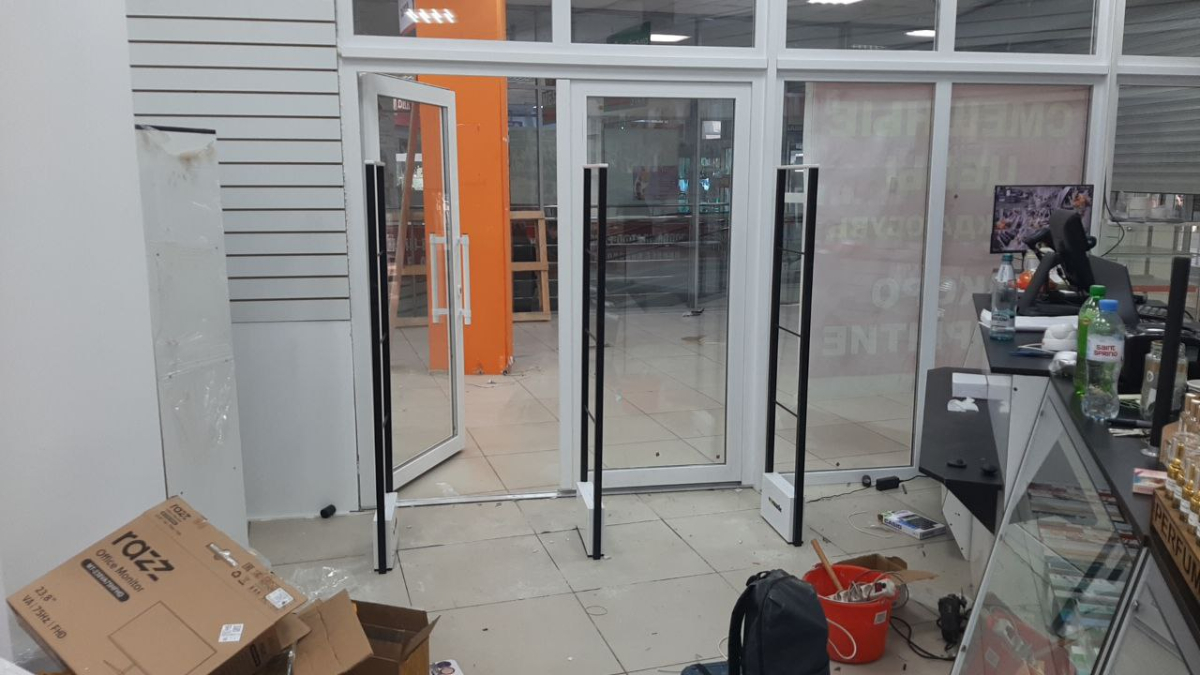 Магазин Смешные Цены, г. Воронеж, ТЦ Европа - проход 2 метра2