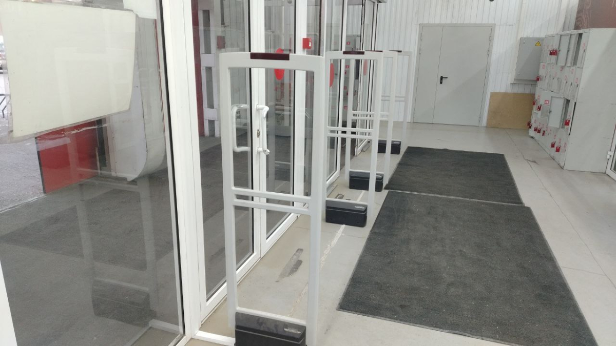 Гипермаркет Абсолют, г. Улан-Удэ, ул. Строителей 17 - 4 прохода по 2 метра2