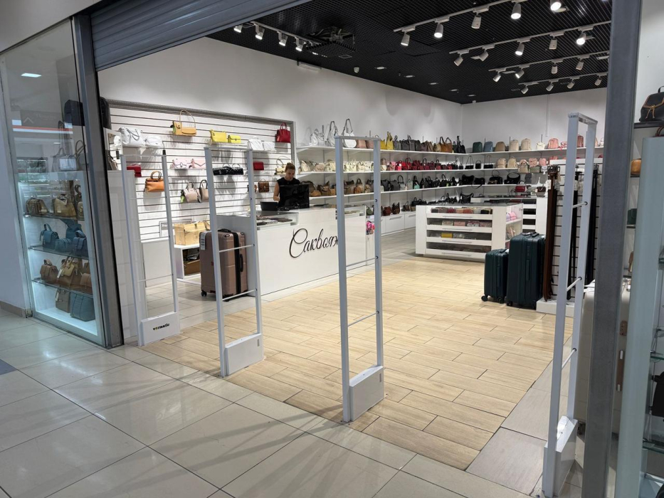 Магазин Саквояж, г. Ульяновск, ТЦ Версаль - проход 360 см3