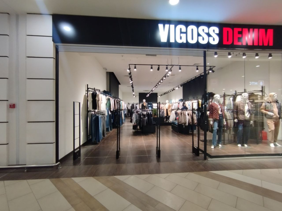 Магазин VIGOSS DENIM, г. Оренбург, ТЦ Гулливер - проход 4 метра0