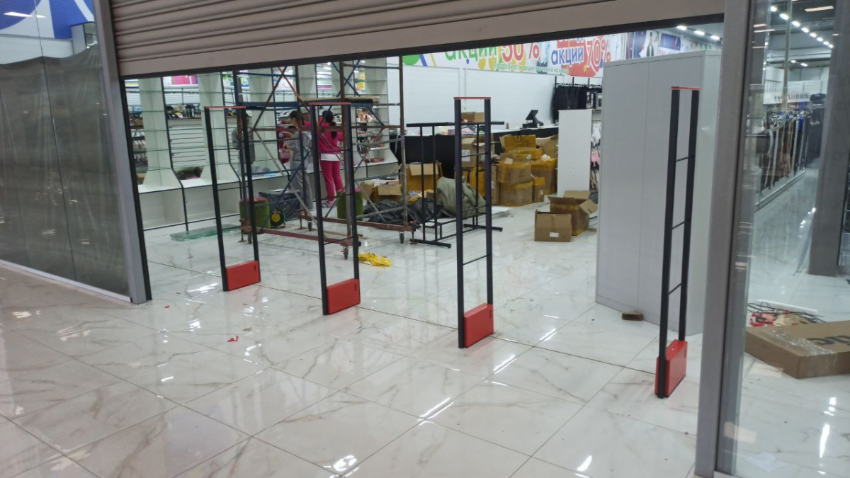 Магазин Семейный Континент, г. Тамбов, ТЦ Лента - проход 4 метра0