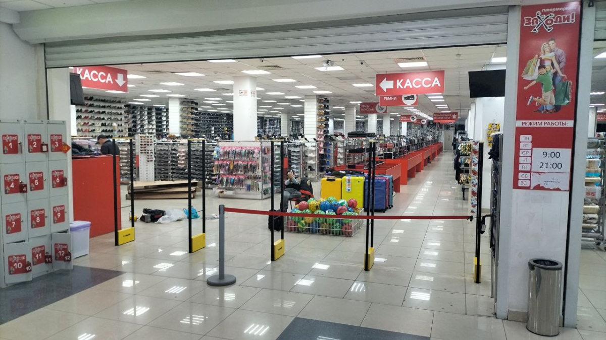 Магазин Заходи, г. Новочеркасск, ТЦ Сокол - проход 5 метров0