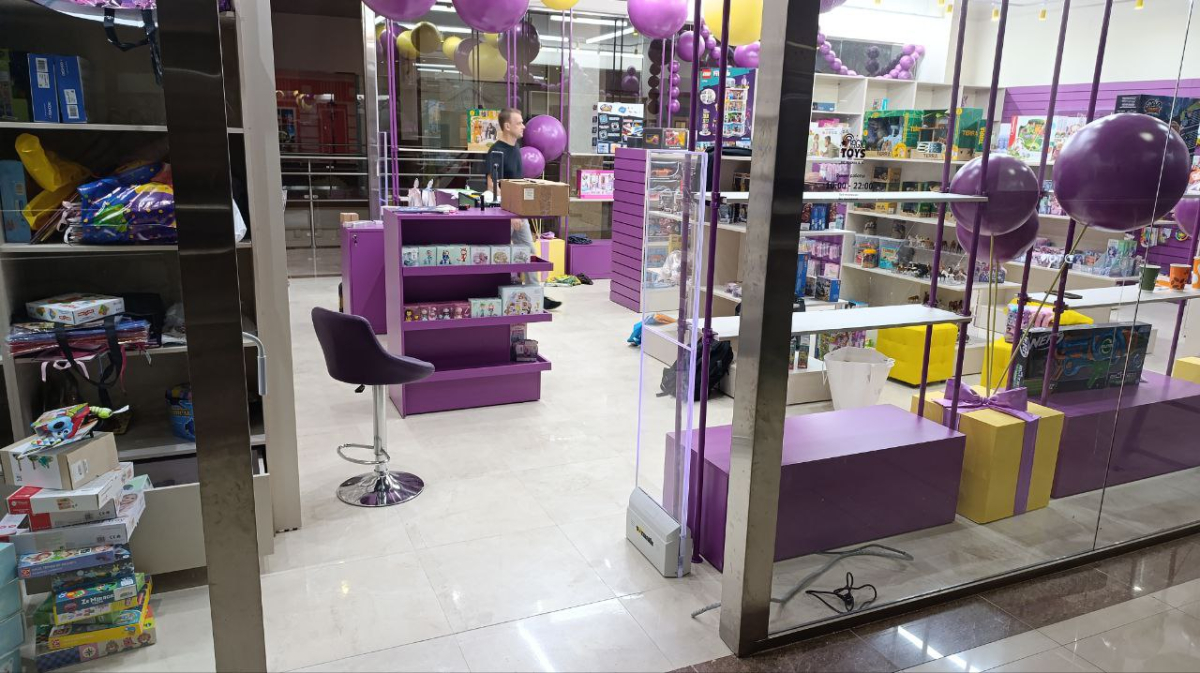 Магазин Magic Toys, г. Краснодар, ТЦ Красная Площадь - 2 прохода по 140 см2