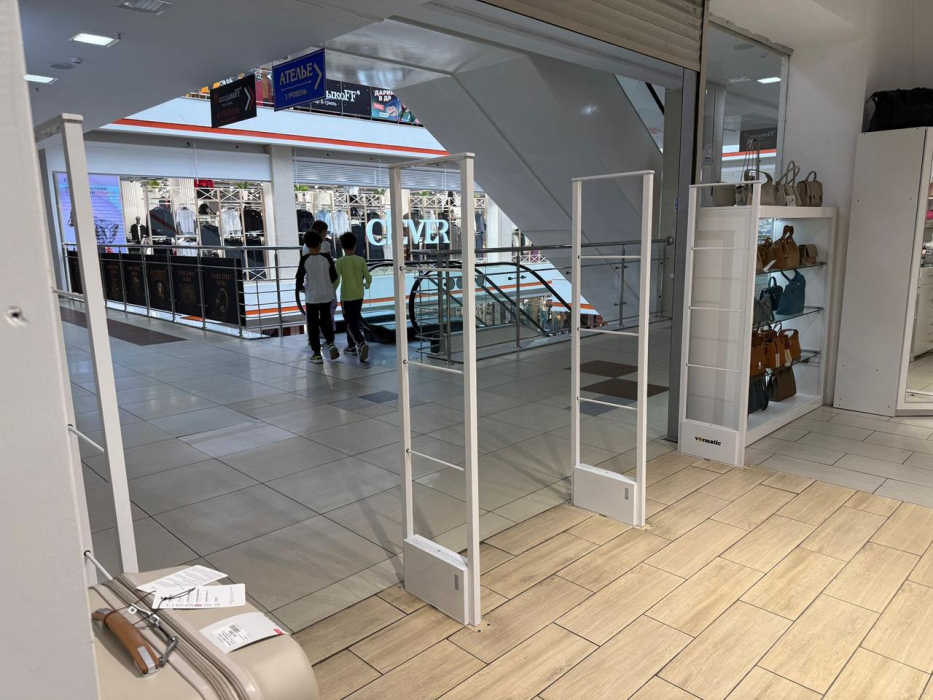 Магазин Саквояж, г. Ульяновск, ТЦ Версаль - проход 360 см2