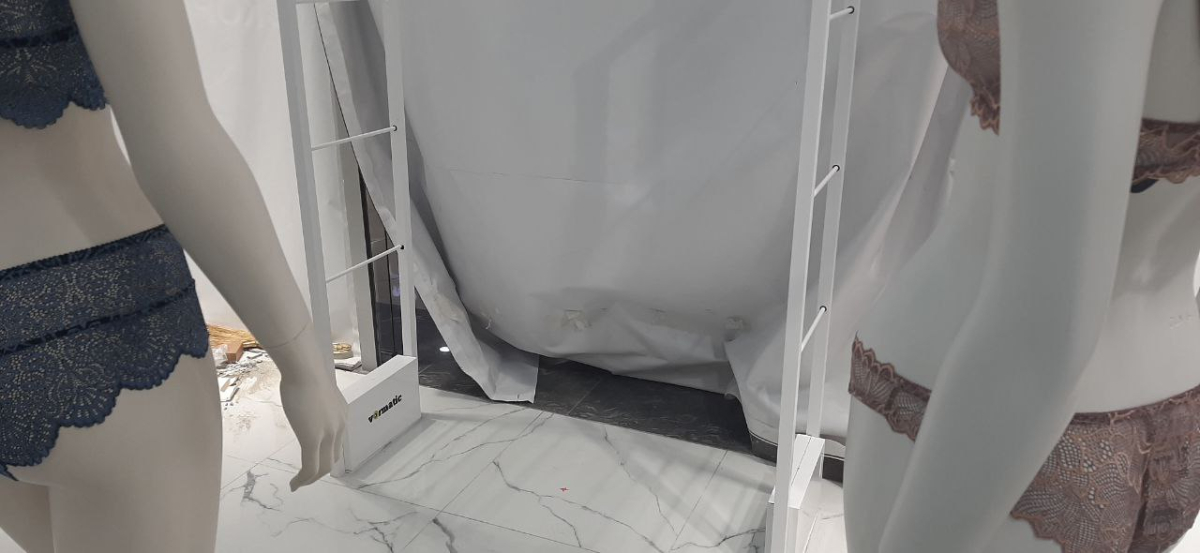 Магазин SERGE, г. Брянск, ТРЦ АЭРОПАРК - проход 160 см2