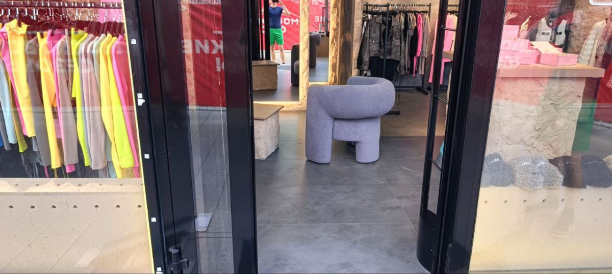 Магазин LasMolly, г. Москва, ул. Арбат 13 - проход 120 см2