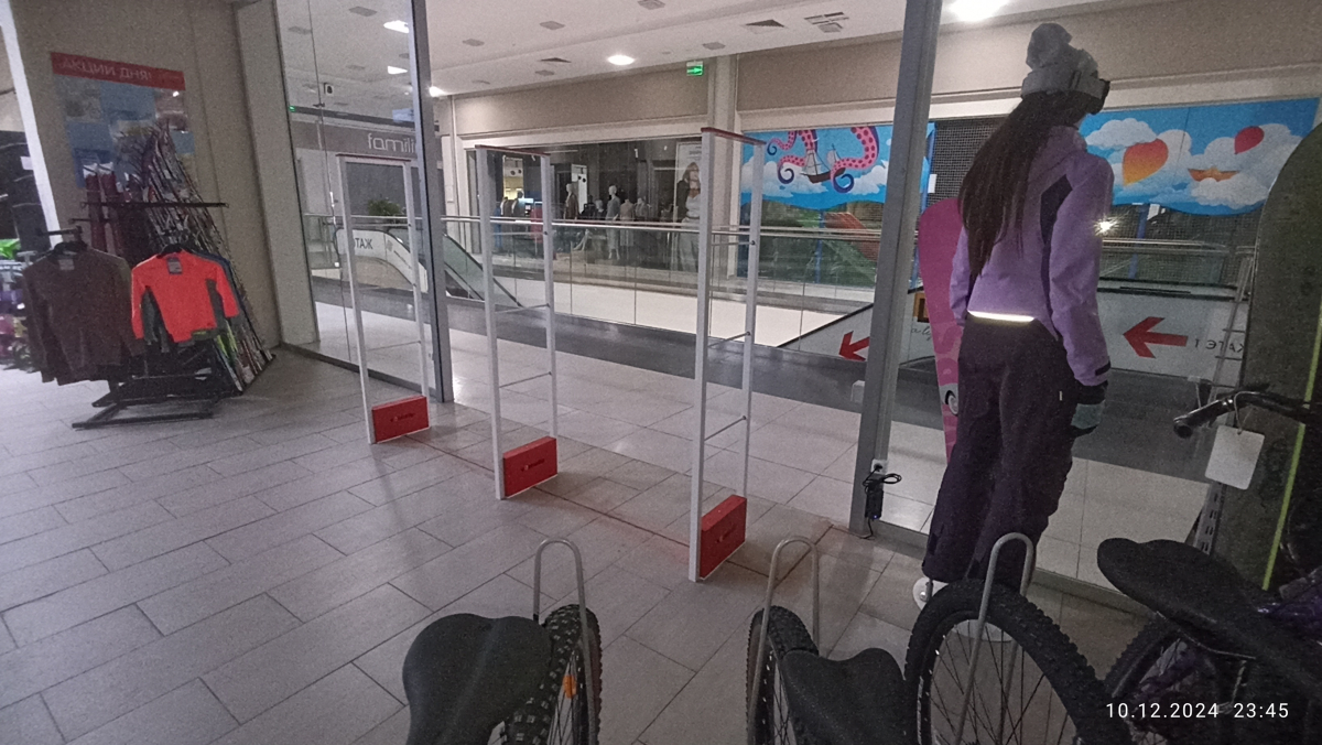 Магазин Велоград, г. Казань, ТЦ Горки Парк - 2 прохода по 250 см5