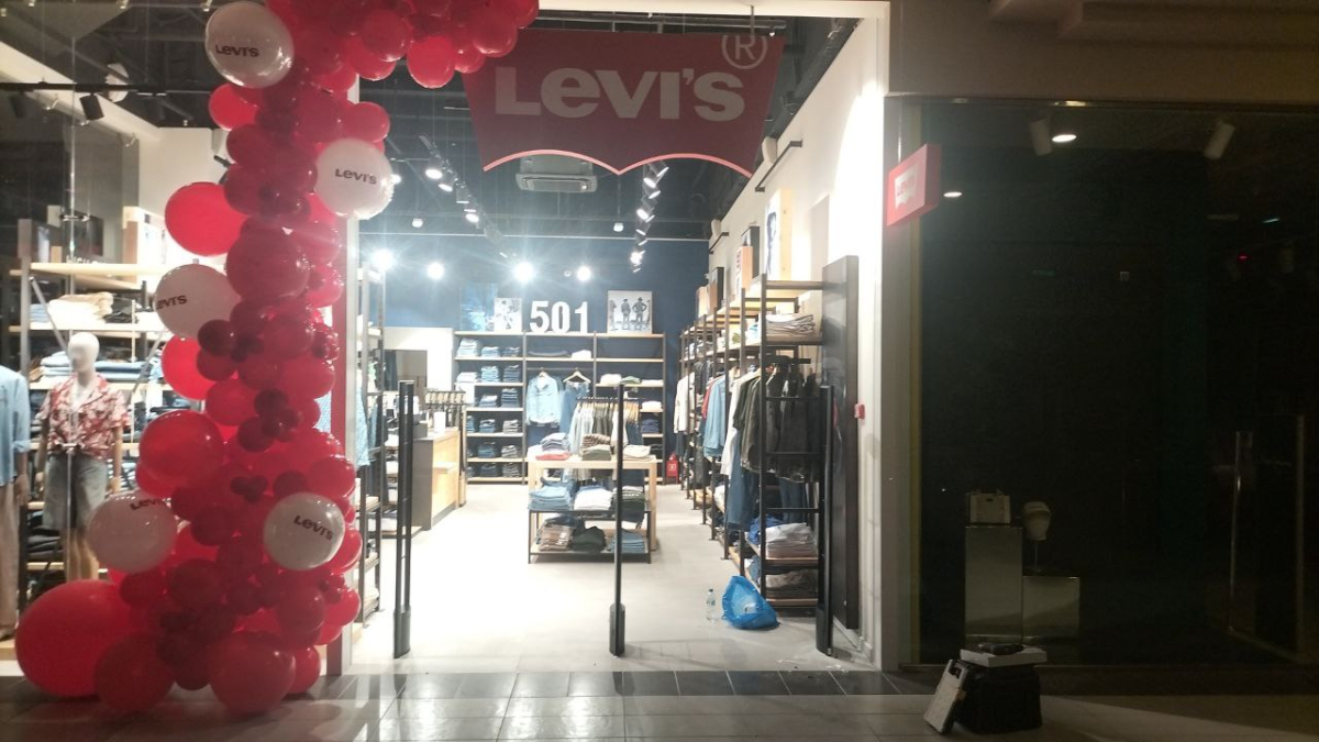Магазин Levi's, г. Ростов-на-Дону, ТРЦ Горизонт - проход 260 см2
