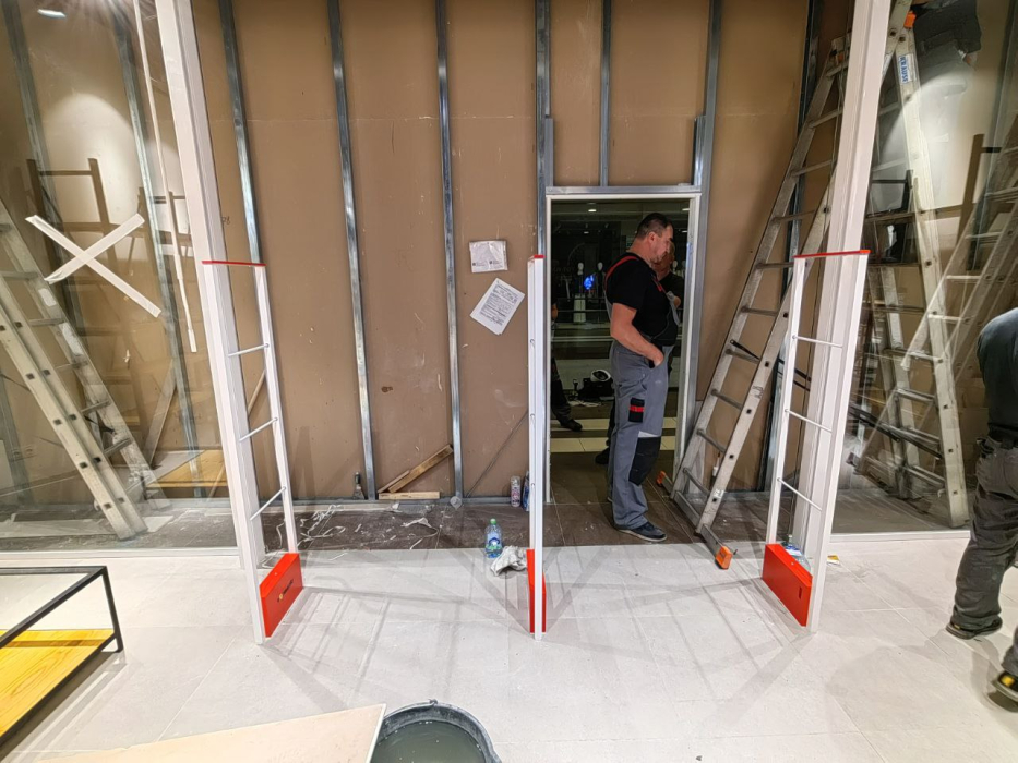 Магазин Levi's, г. Санкт-Петербург, ТРЦ Галерея - проход 3 метра2