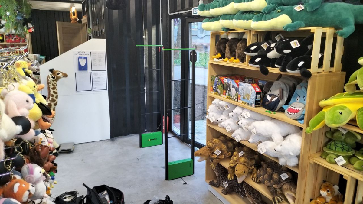 Магазин Сувениров, г. Ростов-на-Дону, ул. Зоологическая - 2 прохода по 1 метру3