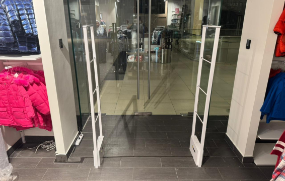 Магазин Original Marines, г. Сочи, ТРЦ МореМолл - проход 180 см