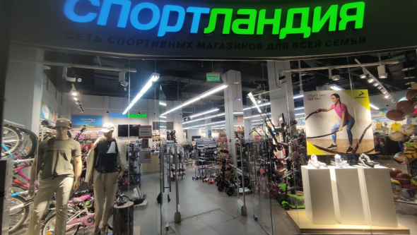 Магазин Спортландия, г. Москва, ТРЦ Галерея - проход 180 см